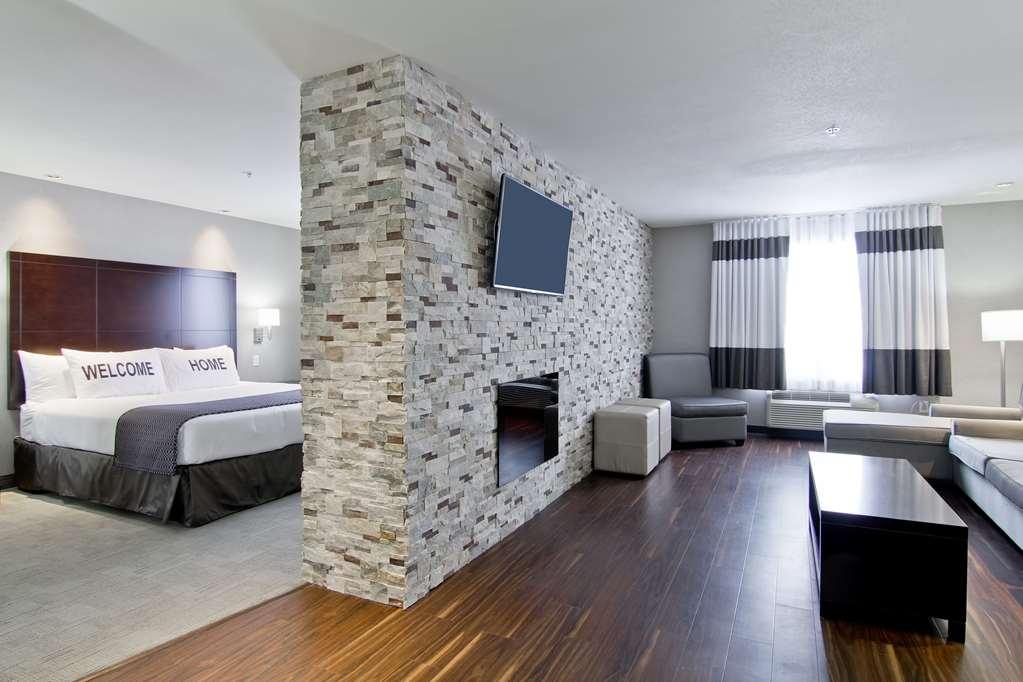 Home Inn & Suites Regina Airport Esterno foto